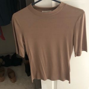 Small casual tee